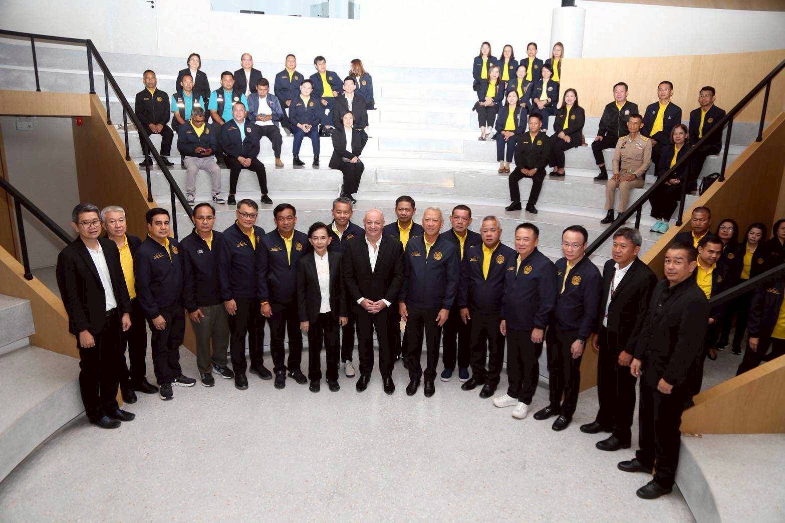 “พิพัฒน์” ลุยสุราษฎร์ฯ หนุนโรงงานต้นแบบแรงงานพันธุ์ดี – เปิดศูนย์แรงงานเคลื่อนที่ ยกระดับคุณภาพชีวิตแรงงานทั่วพื้นที่