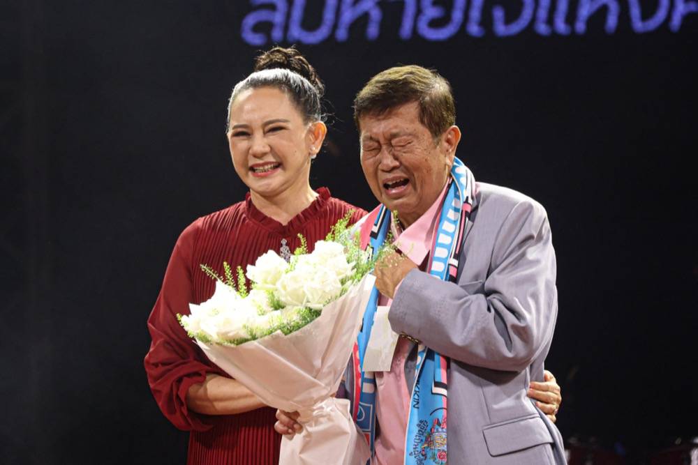 คอนเสิร์ต ’51 ปี กรวิก ลมหายใจแห่งความคิดถึง’ สุดยิ่งใหญ่เป็นประวัติกาล “แหม่ม จินตหรา” ทำ “สันติ เศวตวิมล” หลั่งน้ำตากลางเวที