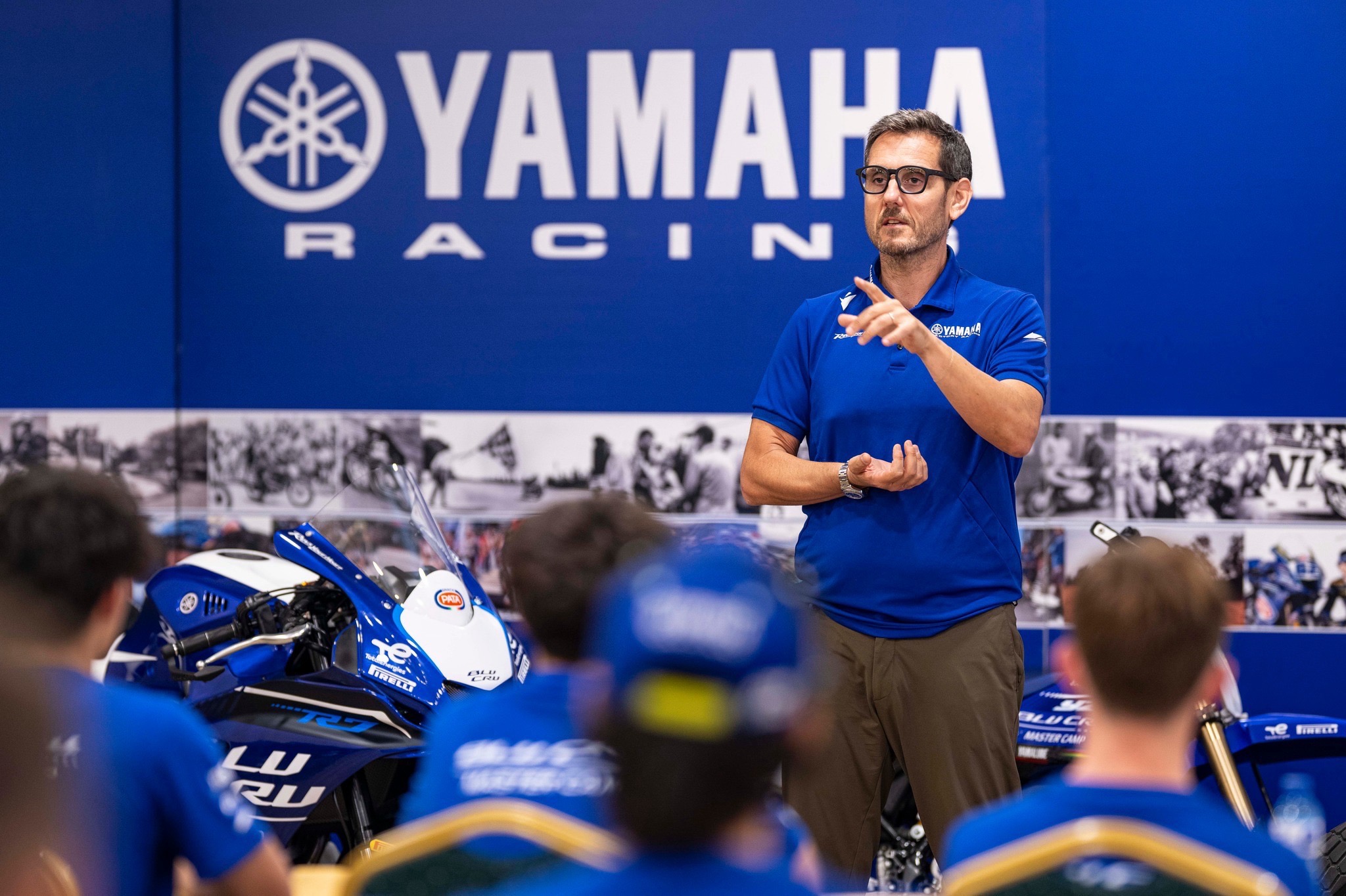ดาวรุ่งไทยยามาฮ่า “อาร์ตี้”ธนกฤต ประทุมทอง เช็คอิน YAMAHA BLU CRU Master Camp 2025 ต้อนรับโดยโมโตจีพี & WorldSBK Rider
